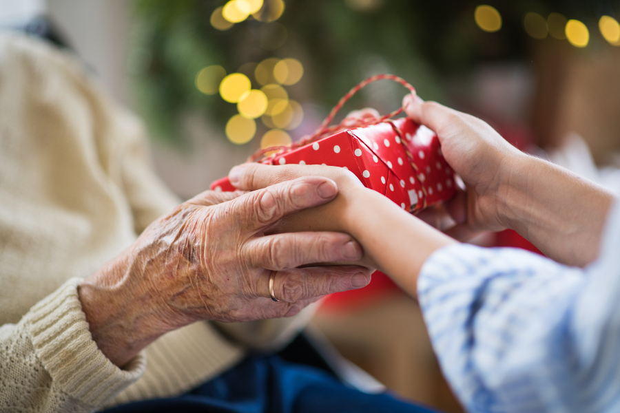 Trouver le cadeau idéal pour un proche âgé